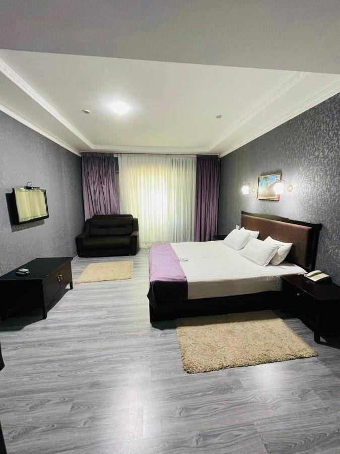 Golden Valley Hotel Tashkent Esterno foto