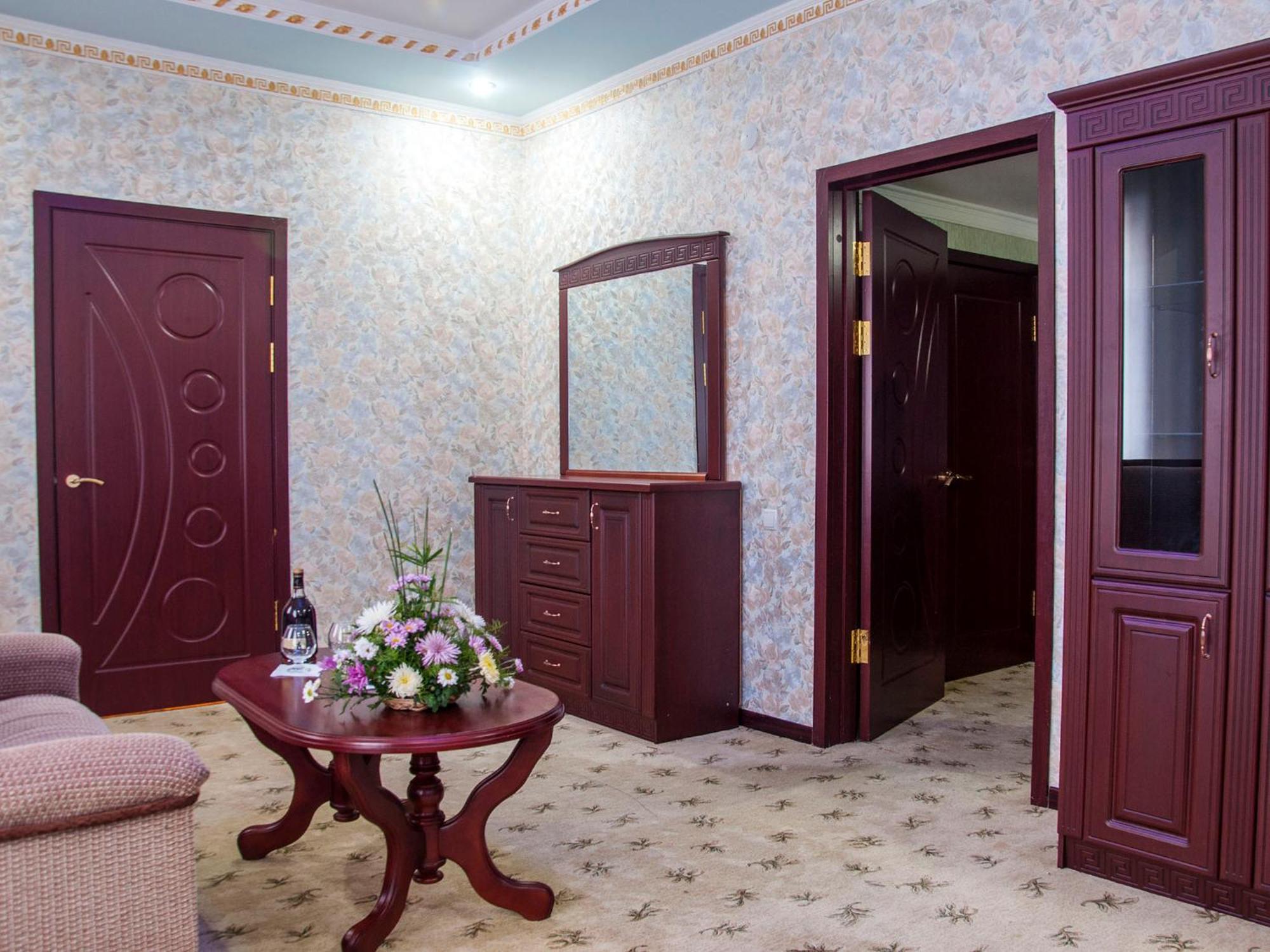 Golden Valley Hotel Tashkent Esterno foto