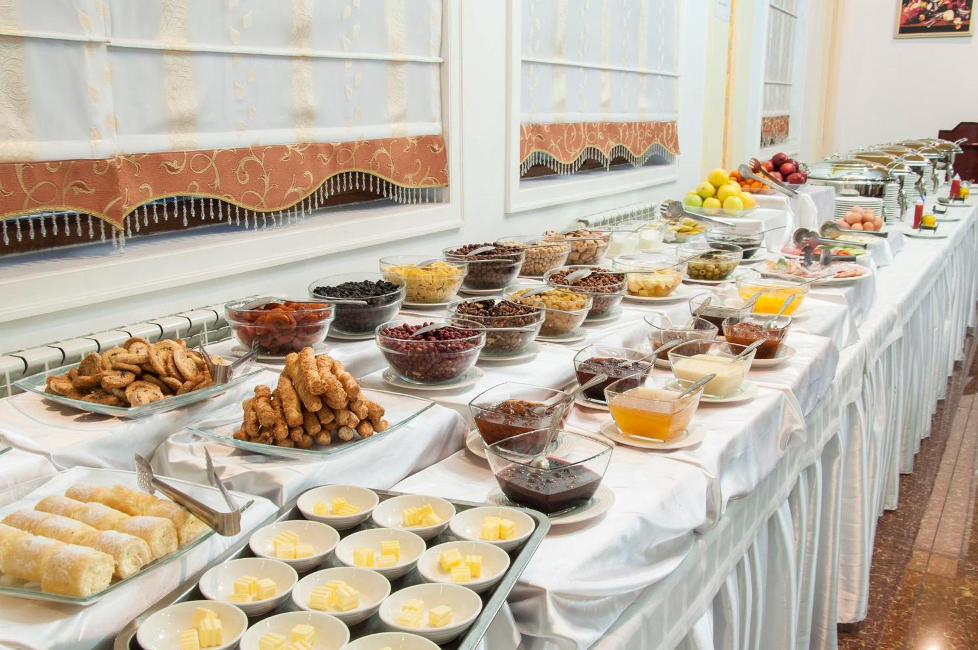 Golden Valley Hotel Tashkent Esterno foto