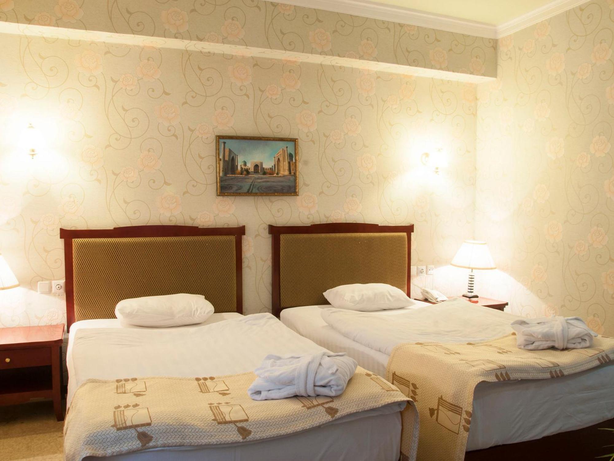 Golden Valley Hotel Tashkent Esterno foto