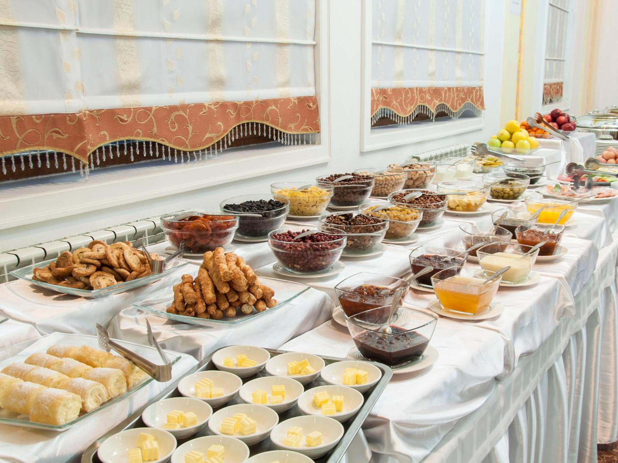 Golden Valley Hotel Tashkent Esterno foto