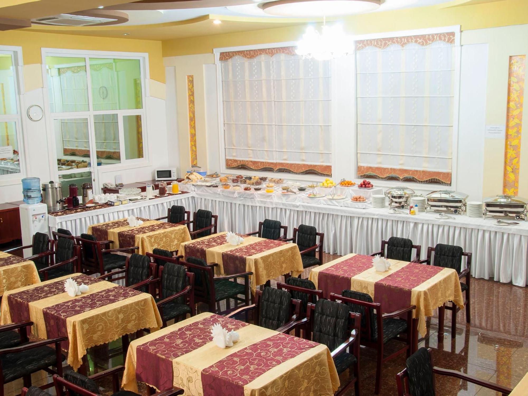 Golden Valley Hotel Tashkent Esterno foto