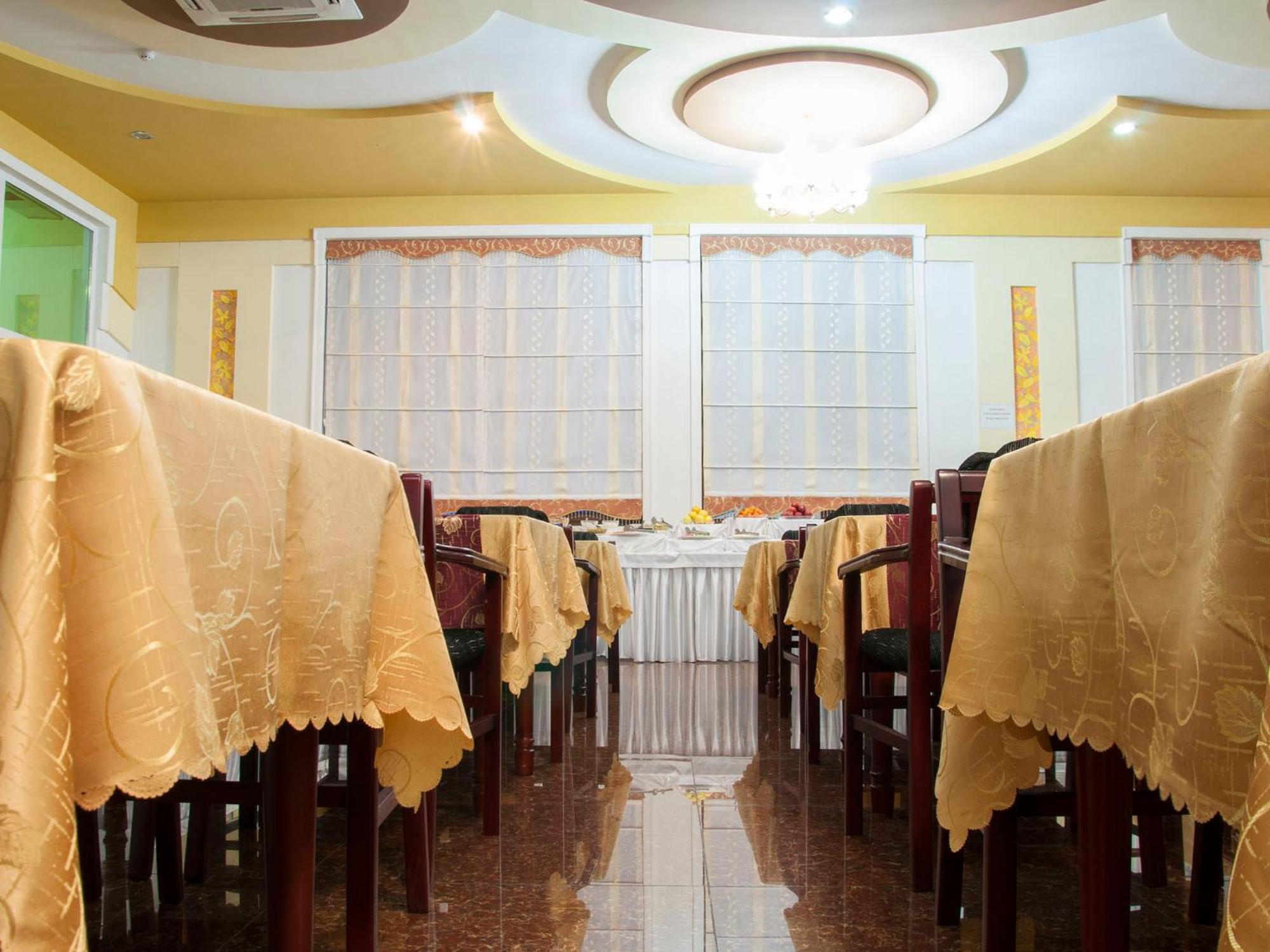 Golden Valley Hotel Tashkent Esterno foto