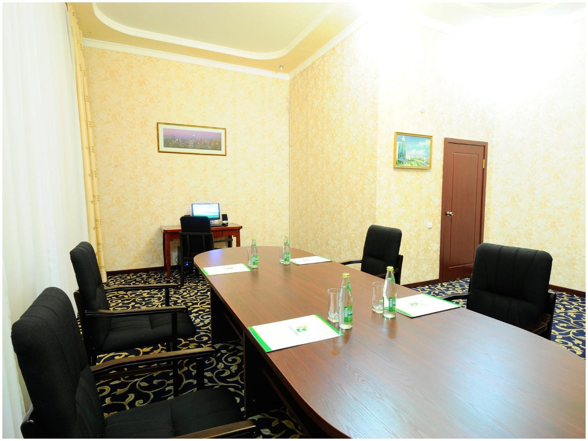 Golden Valley Hotel Tashkent Esterno foto